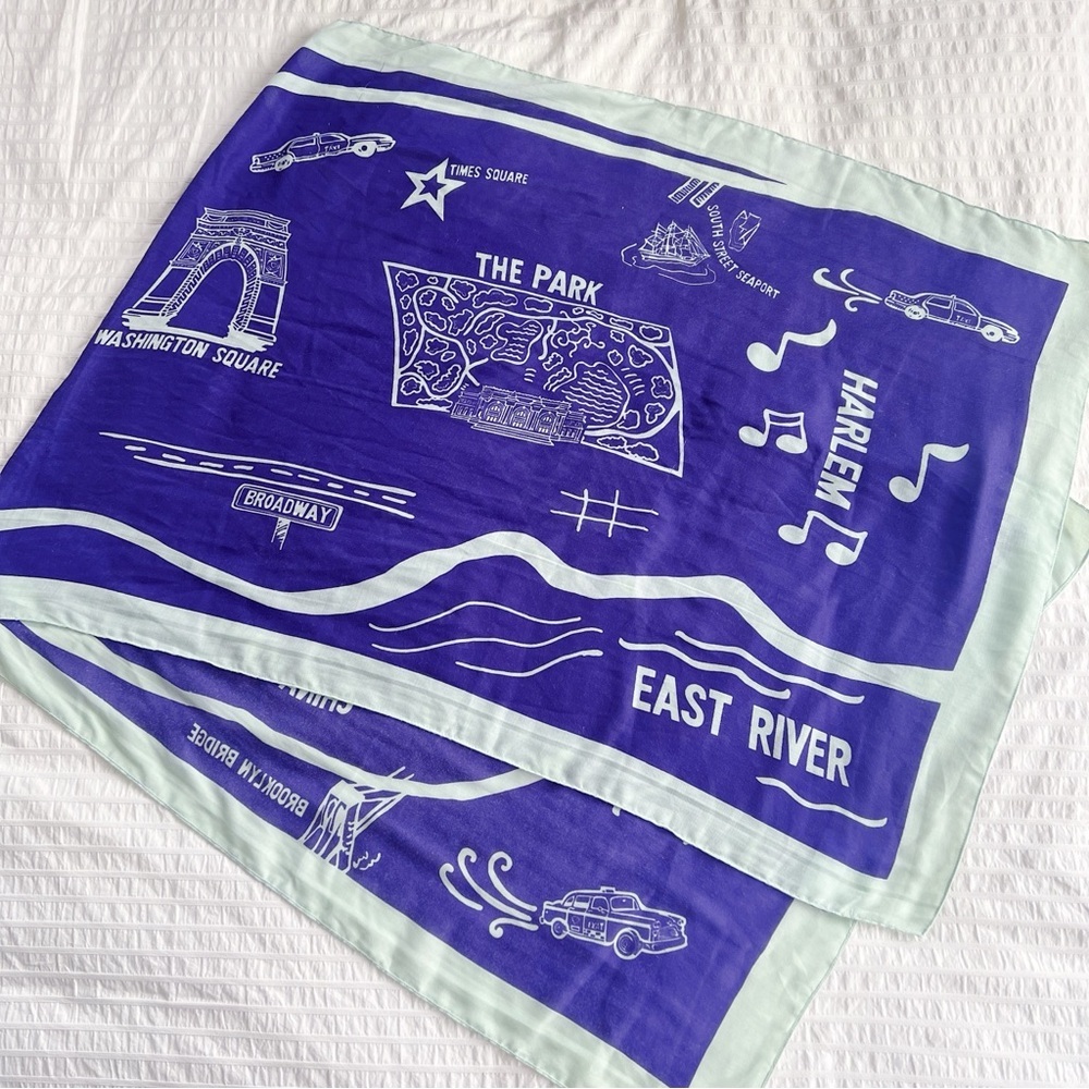 J Crew • Manhattan scarf wrap NYC New York City landmarks souvenir travel map - Picture 4 of 10